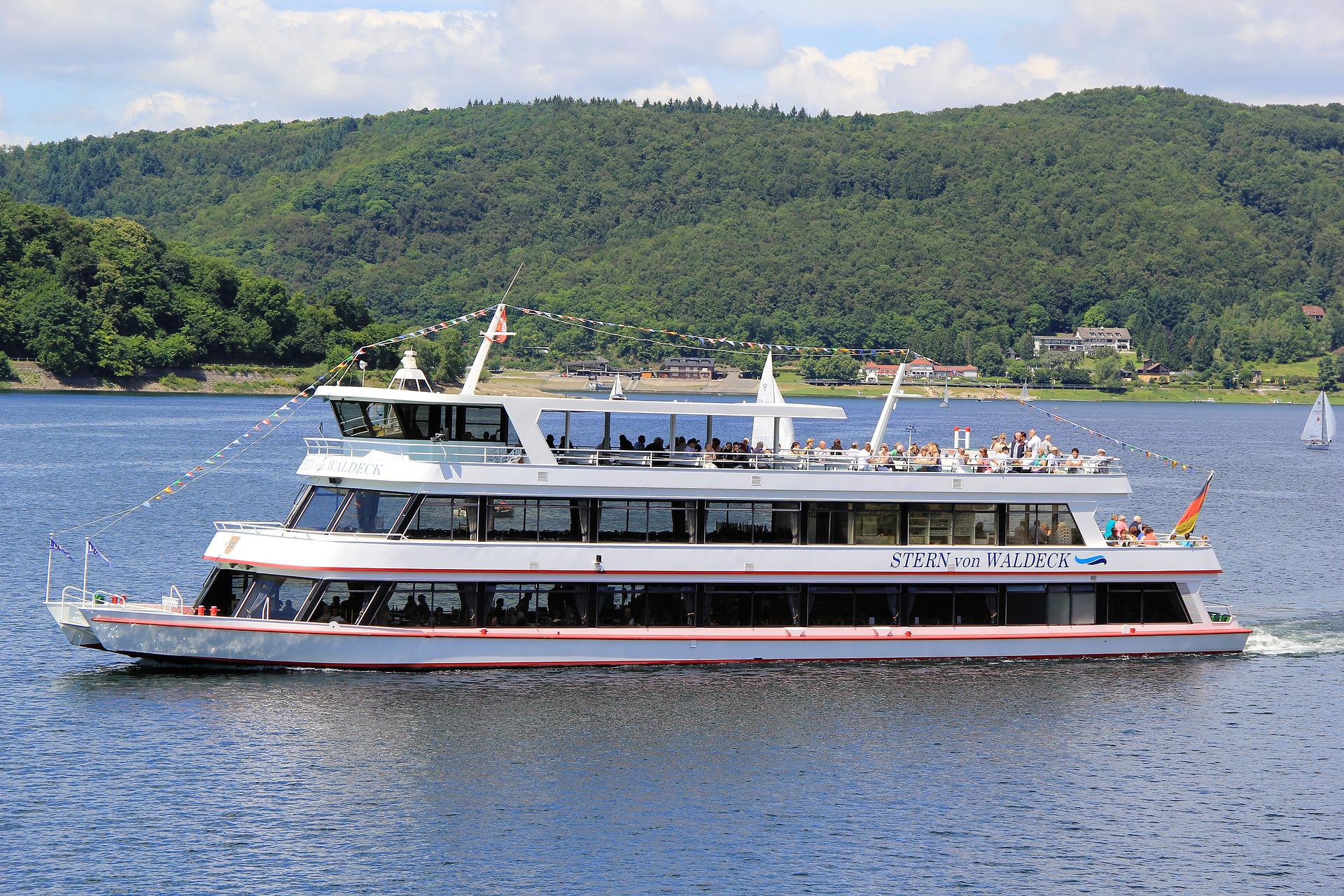 Ausflugsschiff auf dem Edersee